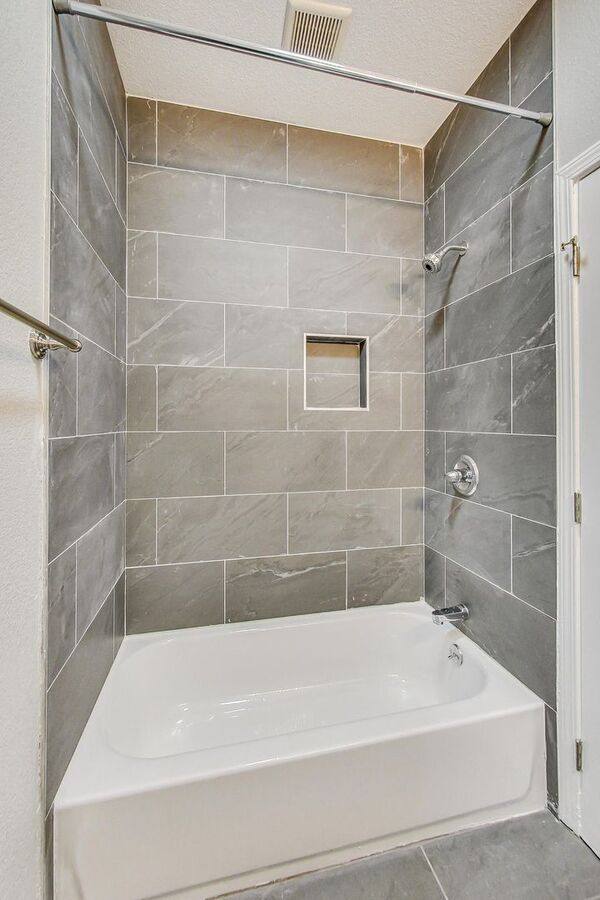 Apartment for rent at 1000 18th St #8, Oakland, CA 94607