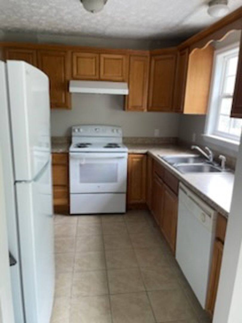 Apartment for rent at 3228 Kanawha Terrace, Saint Albans, WV 25177