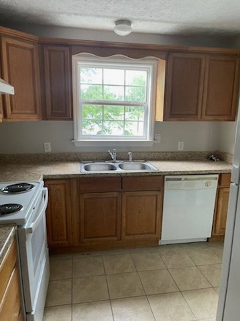 Apartment for rent at 3228 Kanawha Terrace, Saint Albans, WV 25177