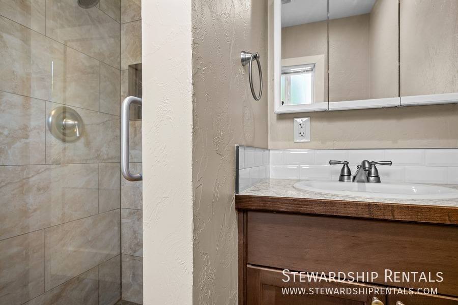 Apartment for rent at 2024 Emerald St #4, Eugene, OR 97403