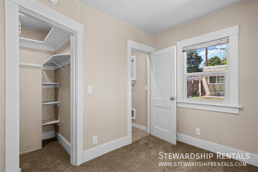 Apartment for rent at 2024 Emerald St #4, Eugene, OR 97403