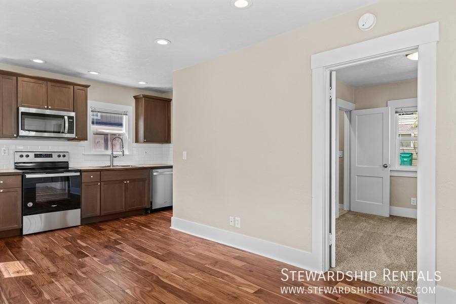 Apartment for rent at 2024 Emerald St #4, Eugene, OR 97403