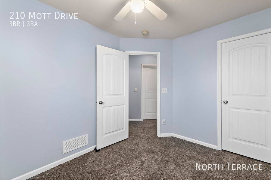 Townhouse for rent at 210 Mott Dr, Raymore, MO 64083