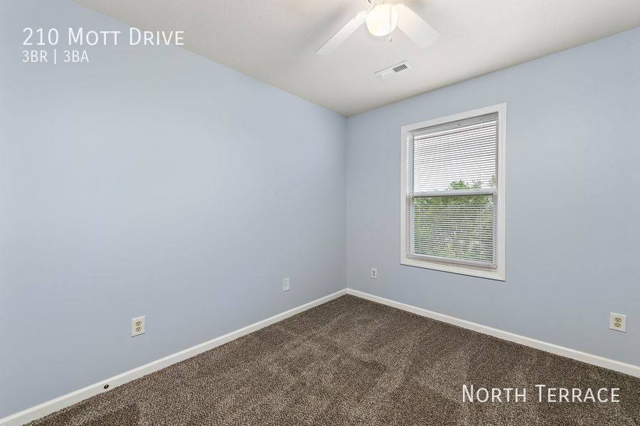Townhouse for rent at 210 Mott Dr, Raymore, MO 64083