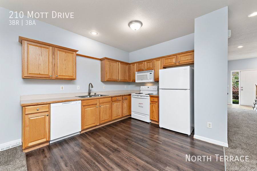 Townhouse for rent at 210 Mott Dr, Raymore, MO 64083
