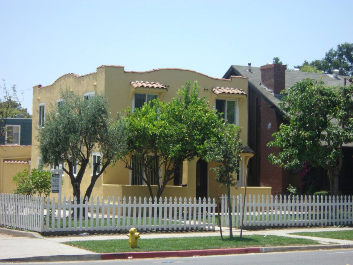 Apartment for rent at 1250 E Villa St, Pasadena, CA 91106