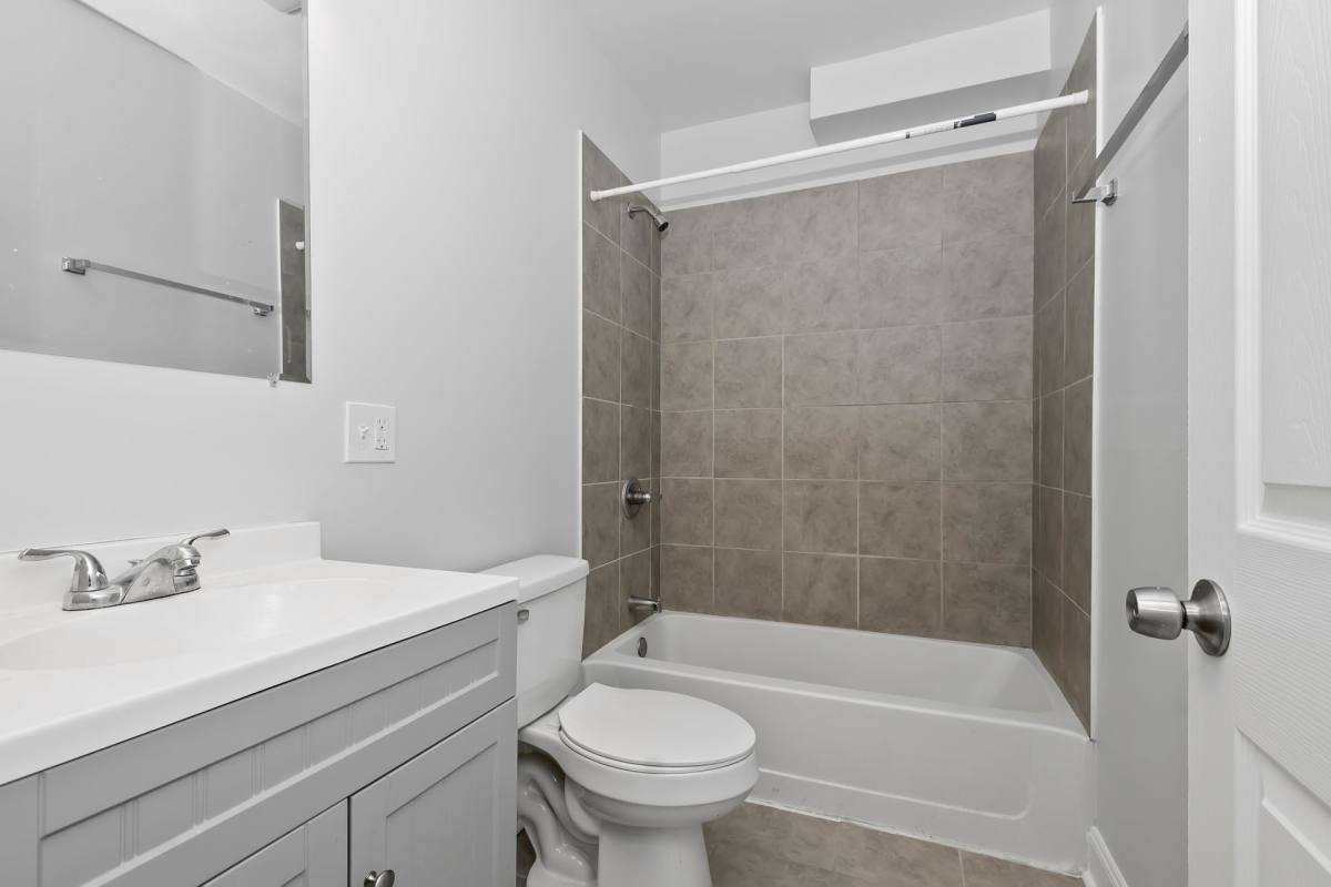 Apartment for rent at 7121 S E End Ave, Chicago, IL 60649
