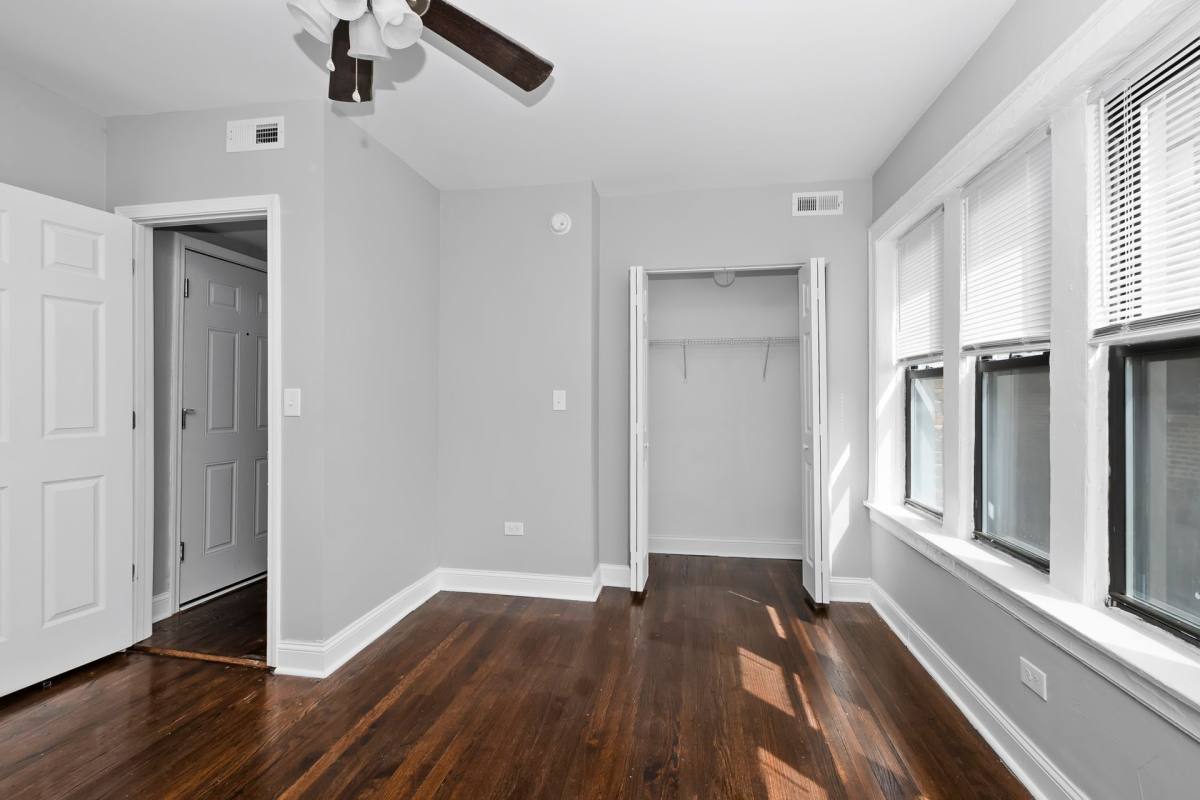 Apartment for rent at 7121 S E End Ave, Chicago, IL 60649
