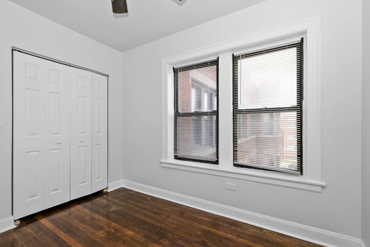 Apartment for rent at 7121 S E End Ave, Chicago, IL 60649