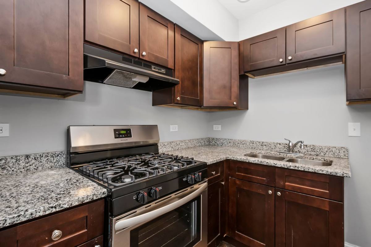Apartment for rent at 7121 S E End Ave, Chicago, IL 60649