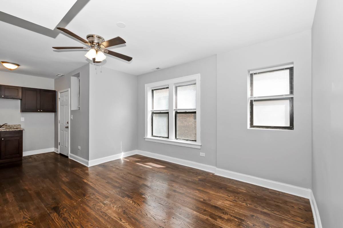 Apartment for rent at 7121 S E End Ave, Chicago, IL 60649