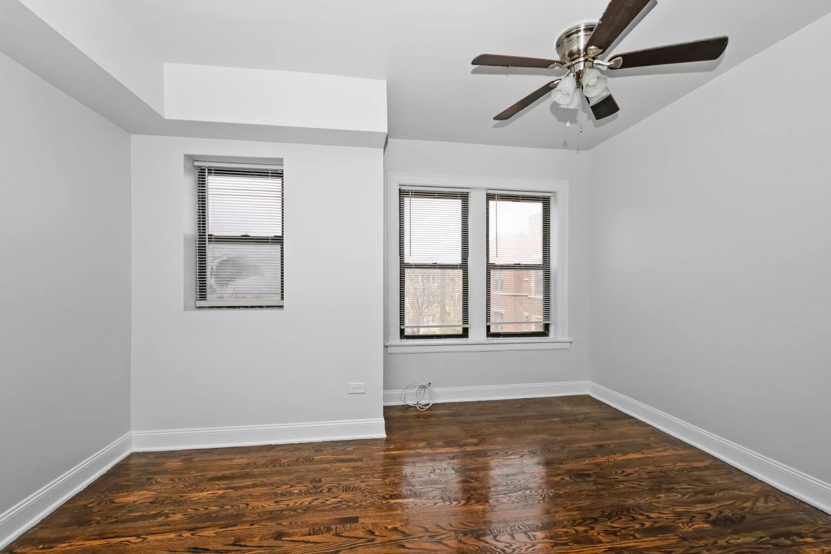 Apartment for rent at 7121 S E End Ave, Chicago, IL 60649