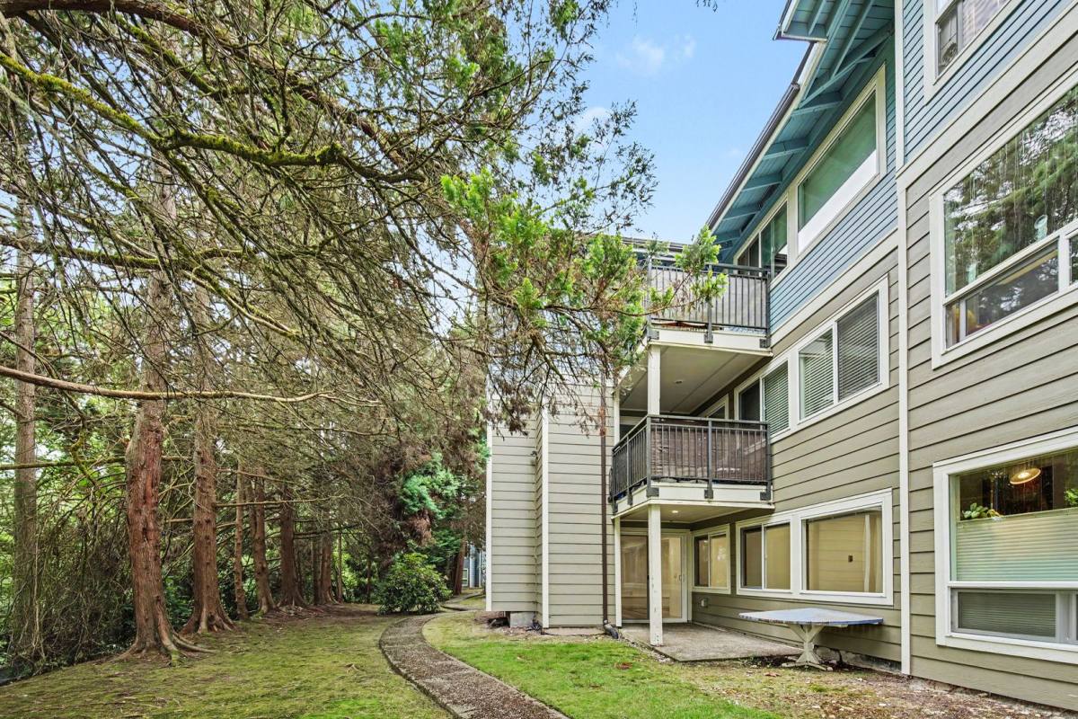 Condo for rent at 7573 Old Redmond Rd, Redmond, WA 98052