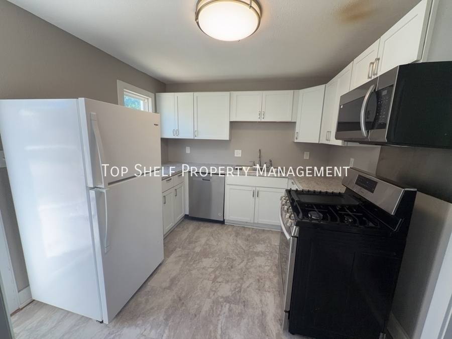 House for rent at 915 E Washington Ave, Des Moines, IA 50316