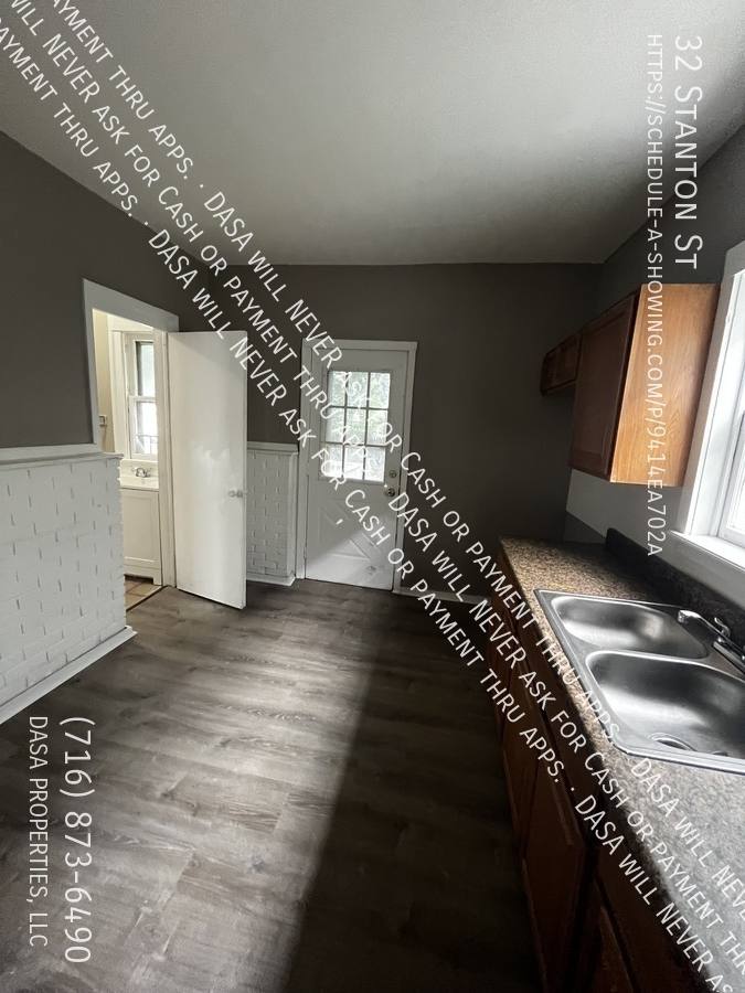 House for rent at 32 Stanton St, Rochester, NY 14611