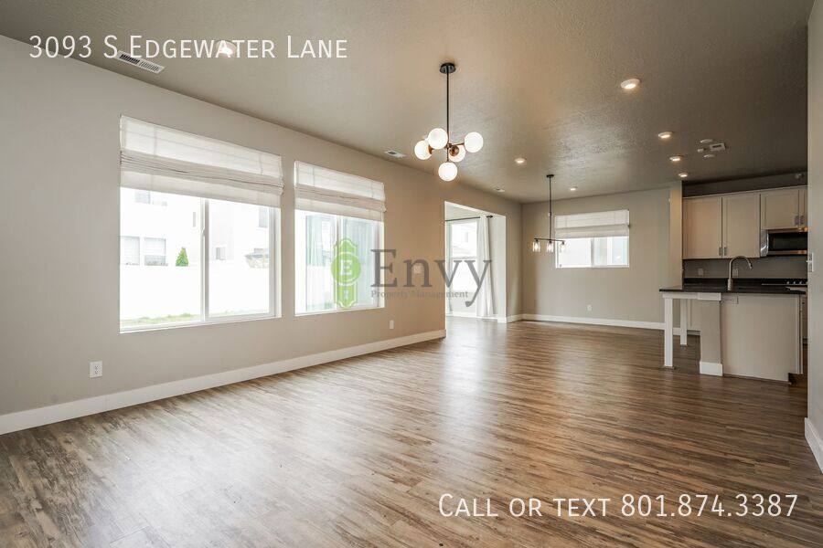 House for rent at 3093 S Edgewater Lane, Syracuse, UT 84075
