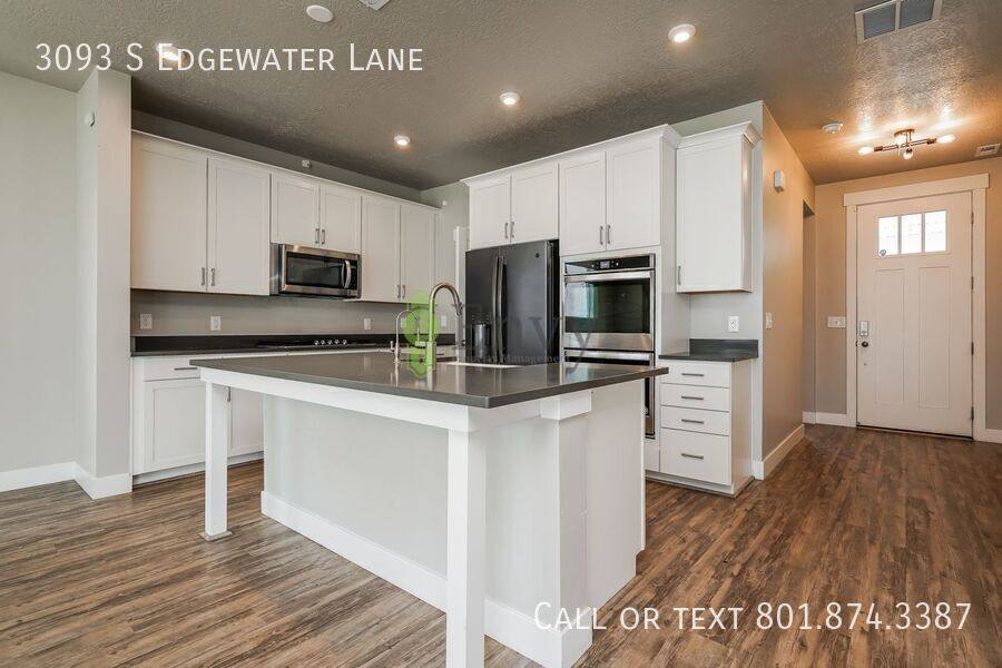 House for rent at 3093 S Edgewater Lane, Syracuse, UT 84075