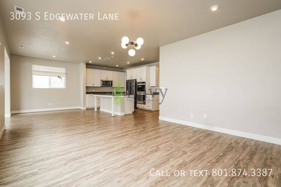 House for rent at 3093 S Edgewater Lane, Syracuse, UT 84075