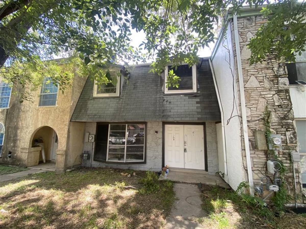 Townhouse for rent at 1208 Churing, San Antonio, TX 78245