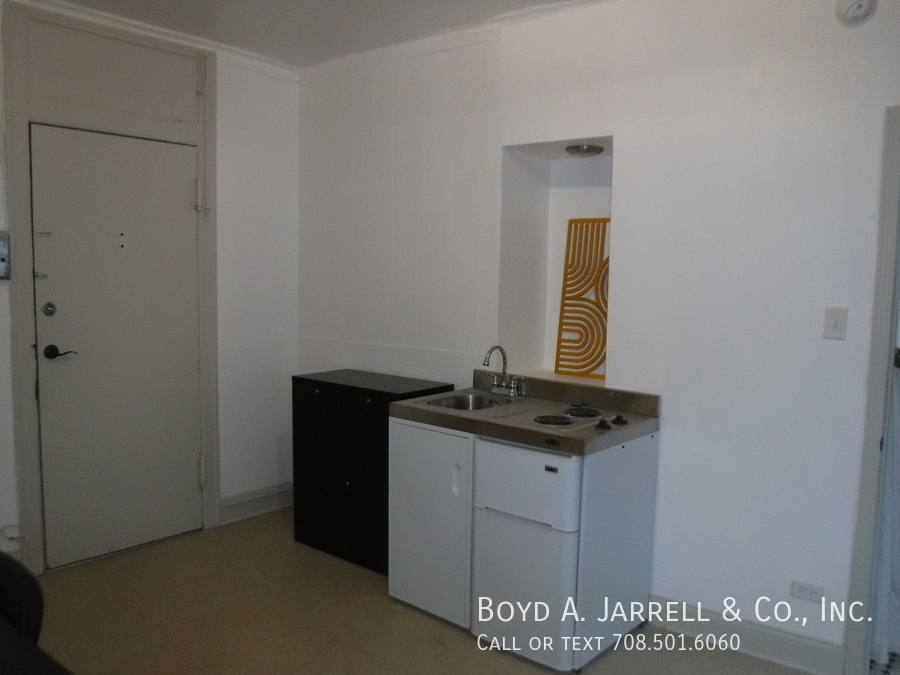 Apartment for rent at 5325 S Cornell Ave #404, Chicago, IL 60615