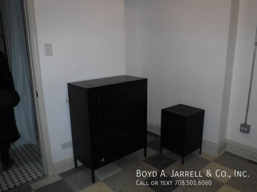 Apartment for rent at 5325 S Cornell Ave #404, Chicago, IL 60615