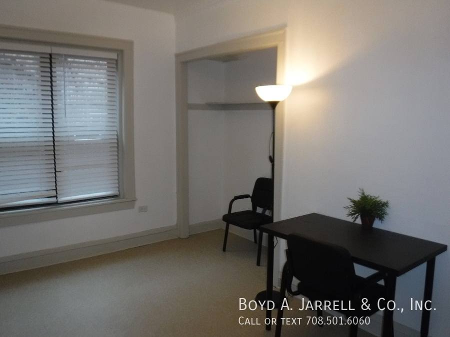 Apartment for rent at 5325 S Cornell Ave #404, Chicago, IL 60615