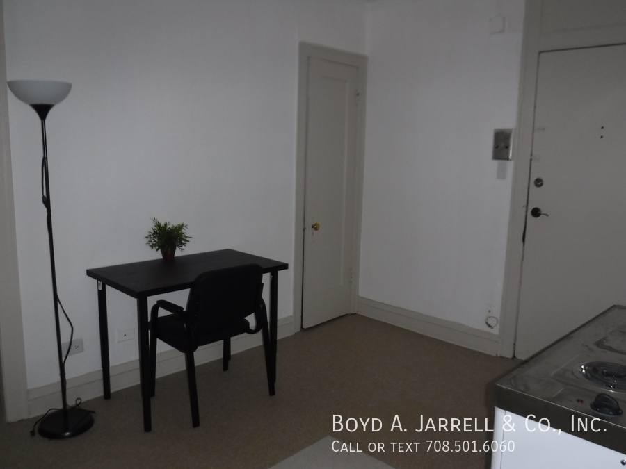 Apartment for rent at 5325 S Cornell Ave #404, Chicago, IL 60615
