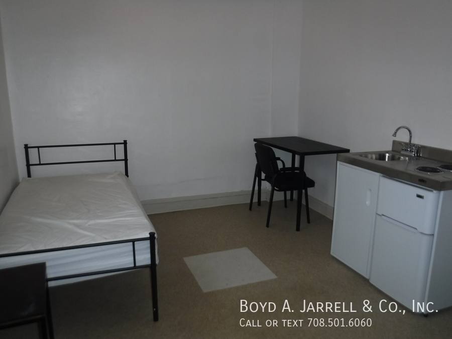 Apartment for rent at 5325 S Cornell Ave #404, Chicago, IL 60615