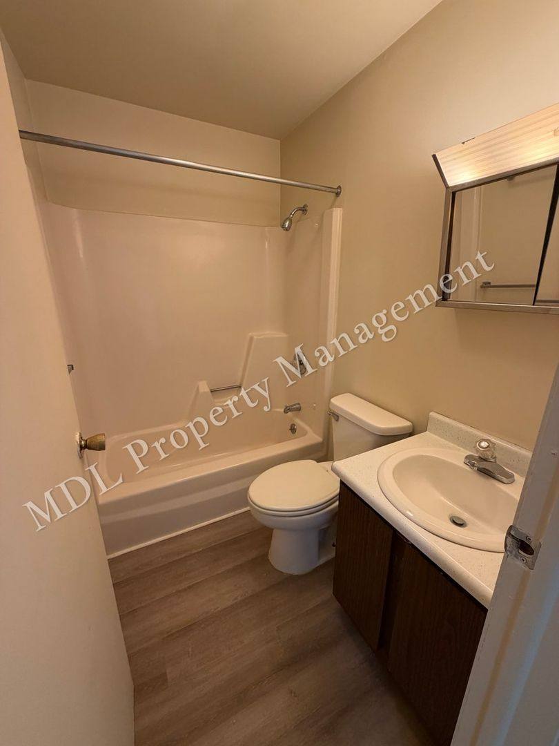 Apartment for rent at 1850 Squire Dr, Saginaw, MI 48601