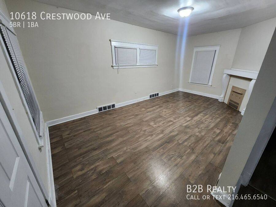 Apartment for rent at 10618 Crestwood Ave, Cleveland, OH 44104