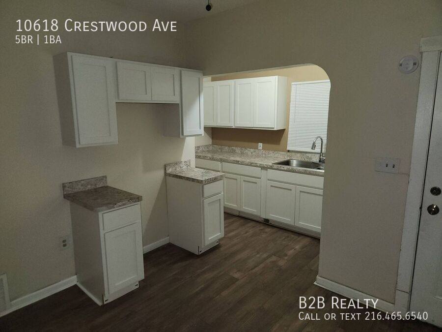 Apartment for rent at 10618 Crestwood Ave, Cleveland, OH 44104