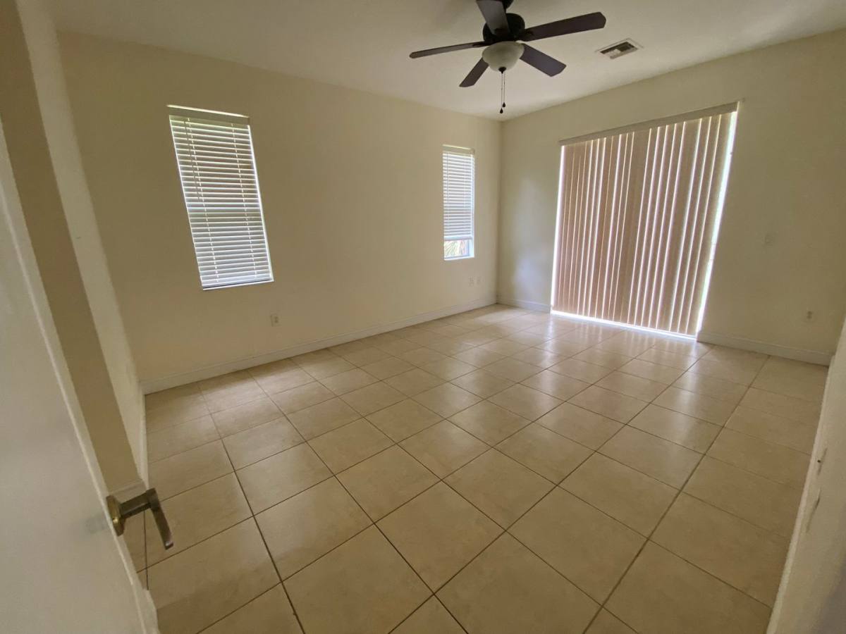 House for rent at 1004 Pine Tree Dr, Eustis, FL 32726