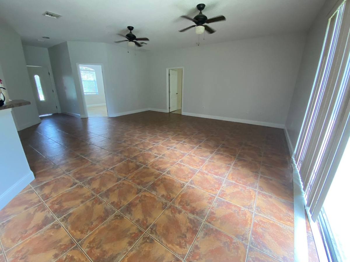 House for rent at 1004 Pine Tree Dr, Eustis, FL 32726
