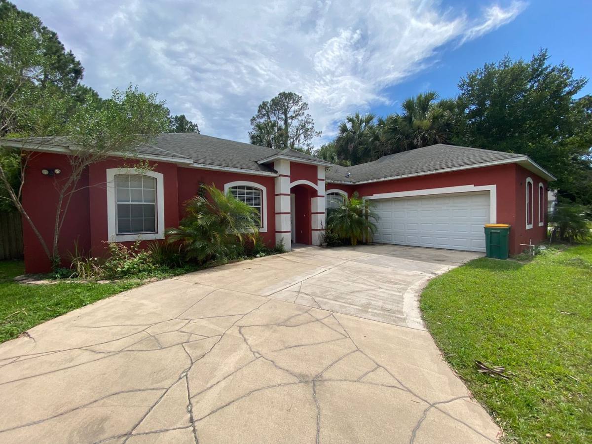 House for rent at 1004 Pine Tree Dr, Eustis, FL 32726