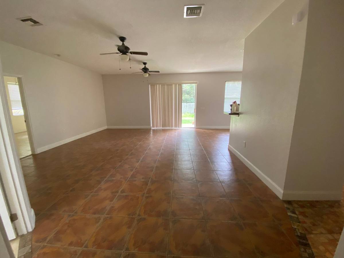 House for rent at 1004 Pine Tree Dr, Eustis, FL 32726