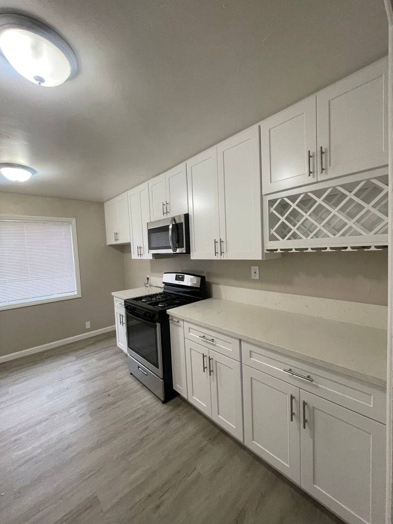 Apartment for rent at 10338-10340 State St, Lynwood, CA 90262