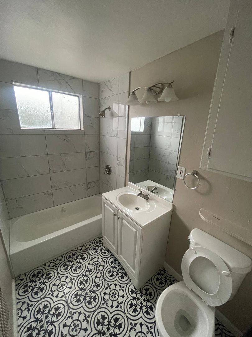 Apartment for rent at 10338-10340 State St, Lynwood, CA 90262