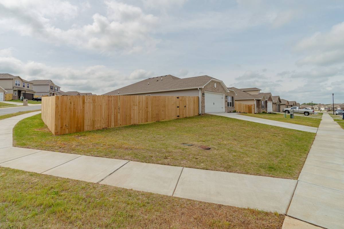 House for rent at 529 Woodcreek Loop, Lowell, AR 72745