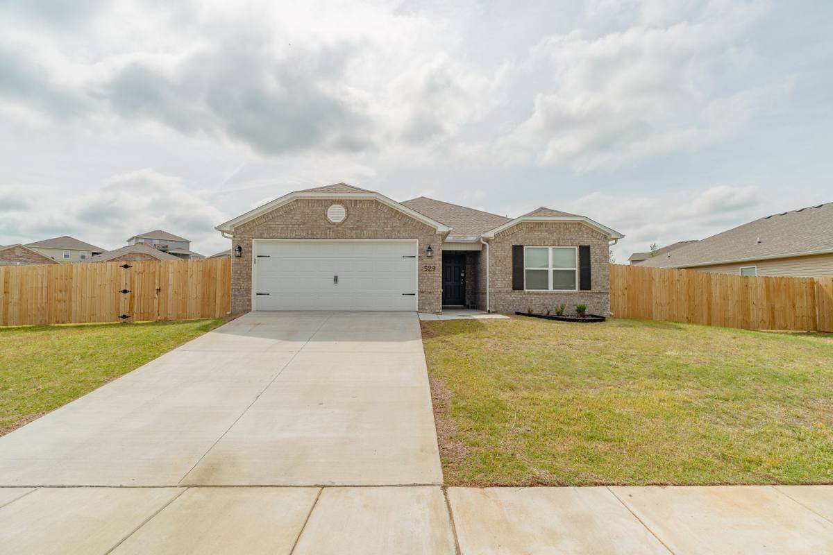 House for rent at 529 Woodcreek Loop, Lowell, AR 72745