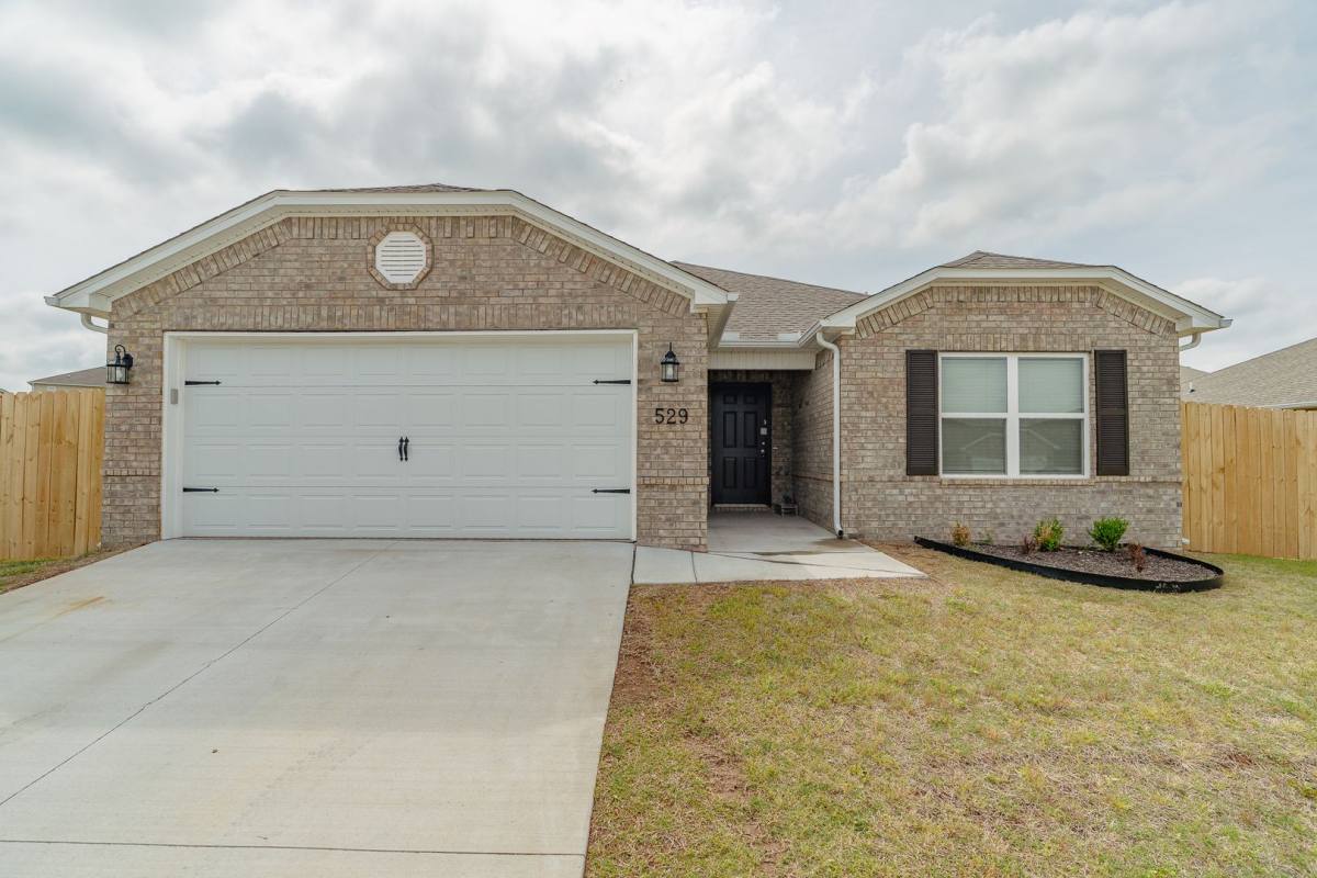 House for rent at 529 Woodcreek Loop, Lowell, AR 72745
