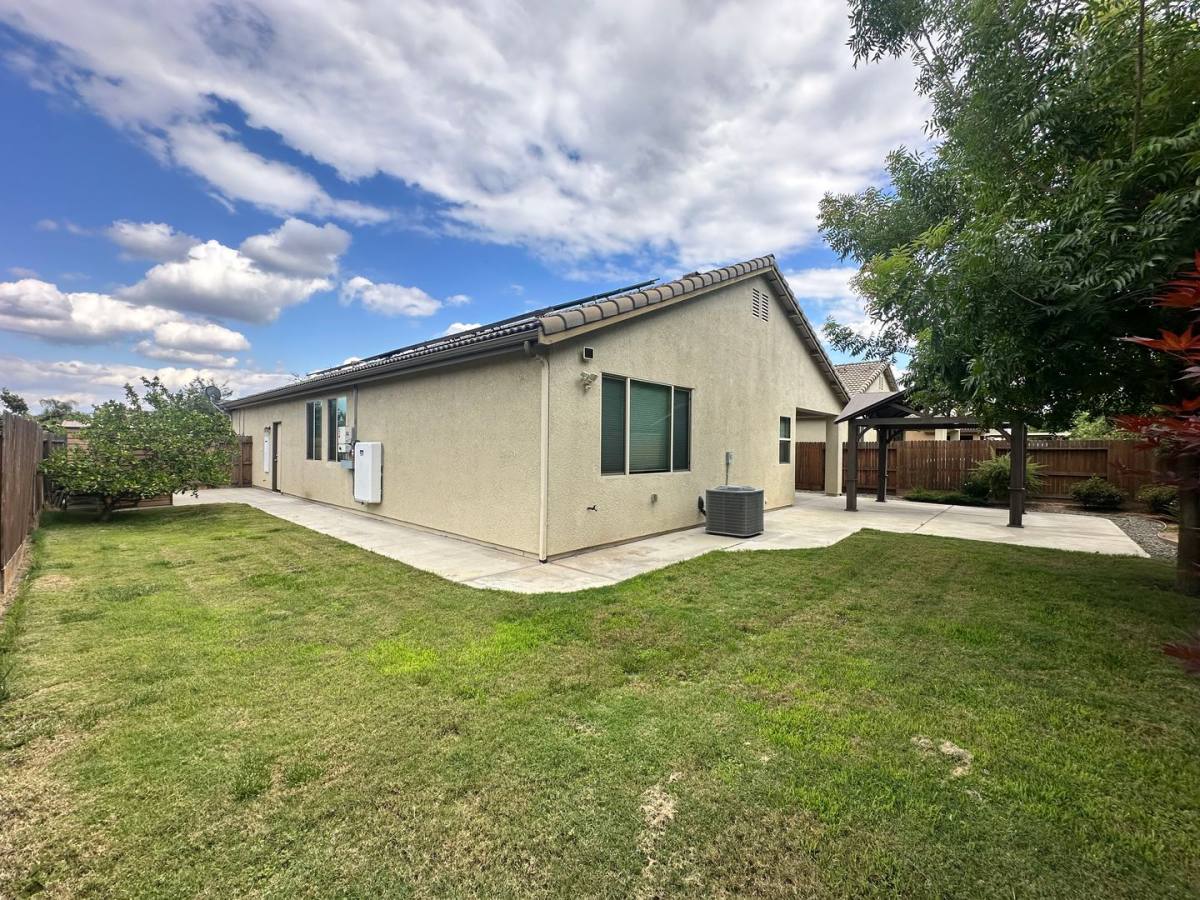 House for rent at 1725 N Silvervale St, Visalia, CA 93291