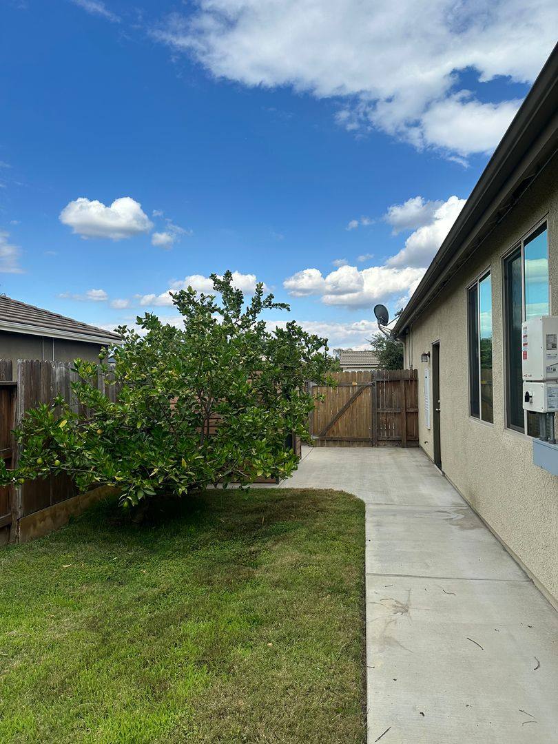 House for rent at 1725 N Silvervale St, Visalia, CA 93291