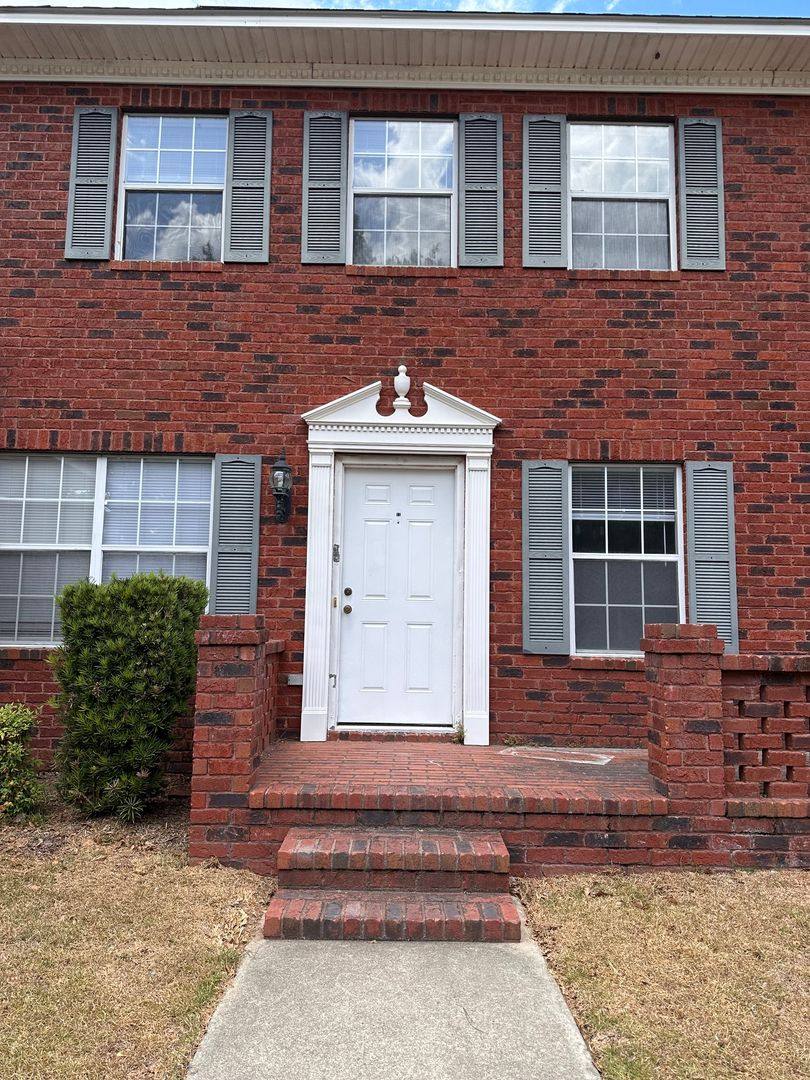 Apartment for rent at 900 Country Club Rd, Statesboro, GA 30458