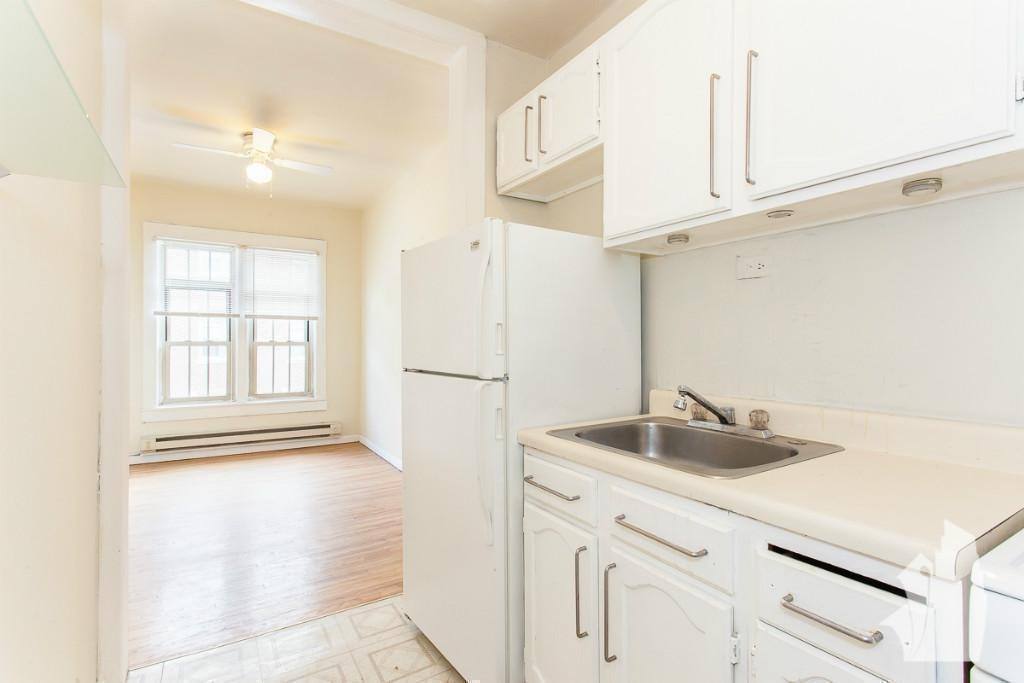 Apartment for rent at 6205 W Barry Ave #N2, Chicago, IL 60657