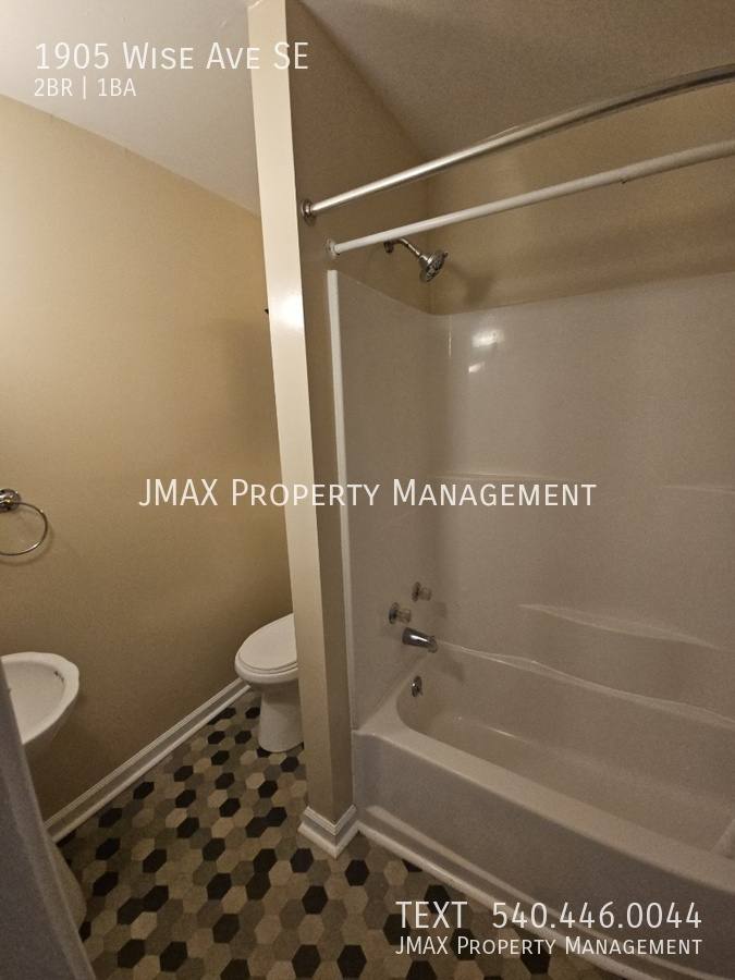 House for rent at 1905 Wise Ave SE, Roanoke, VA 24013
