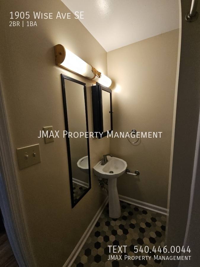 House for rent at 1905 Wise Ave SE, Roanoke, VA 24013
