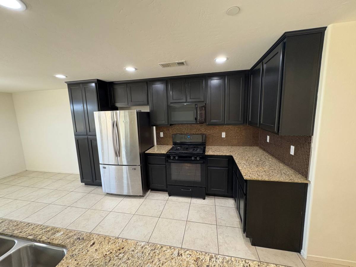 House for rent at 2132 E Sweet Ave, Visalia, CA 93292