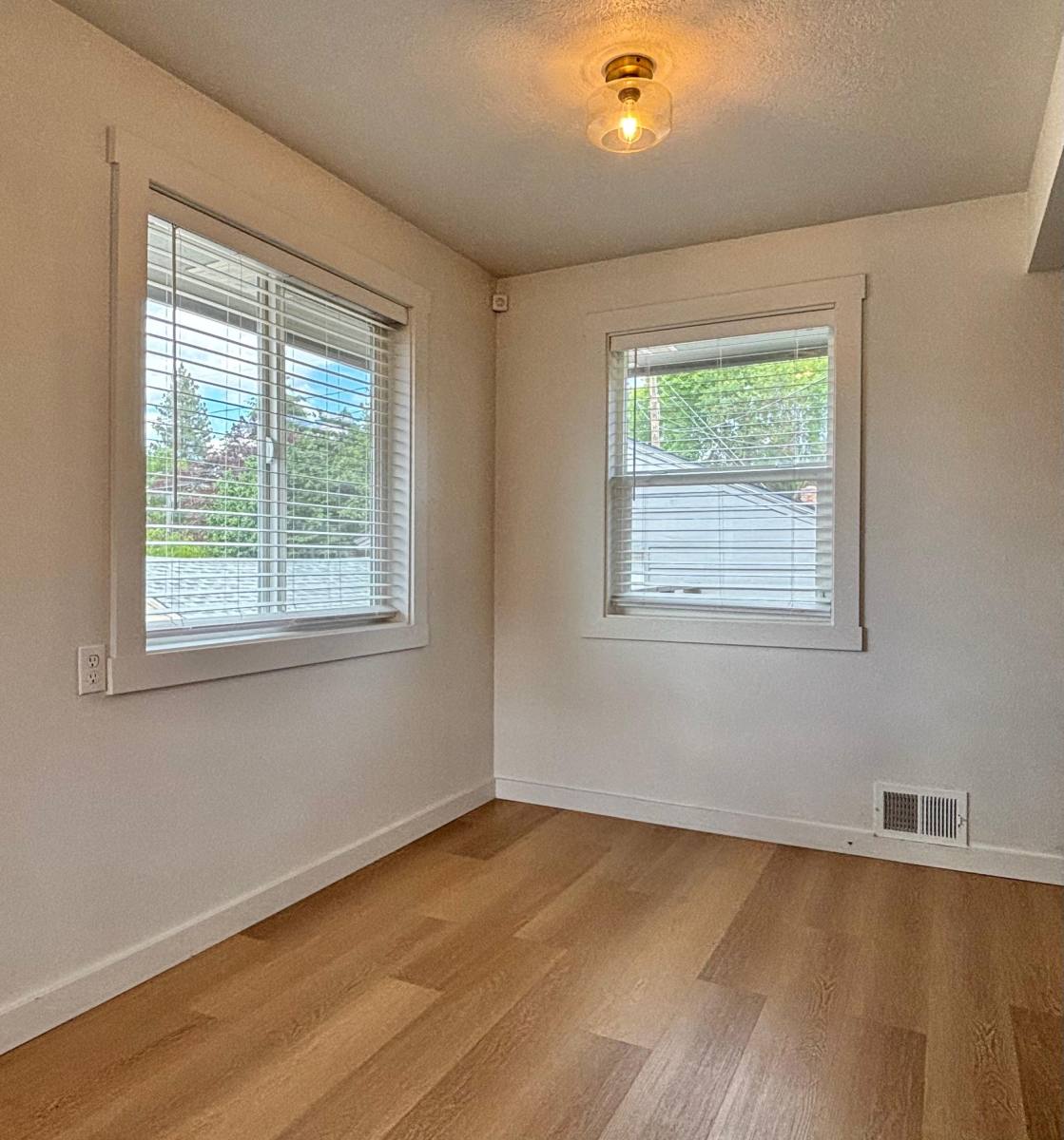 House for rent at 6020 N Elgin St, Spokane, WA 99205