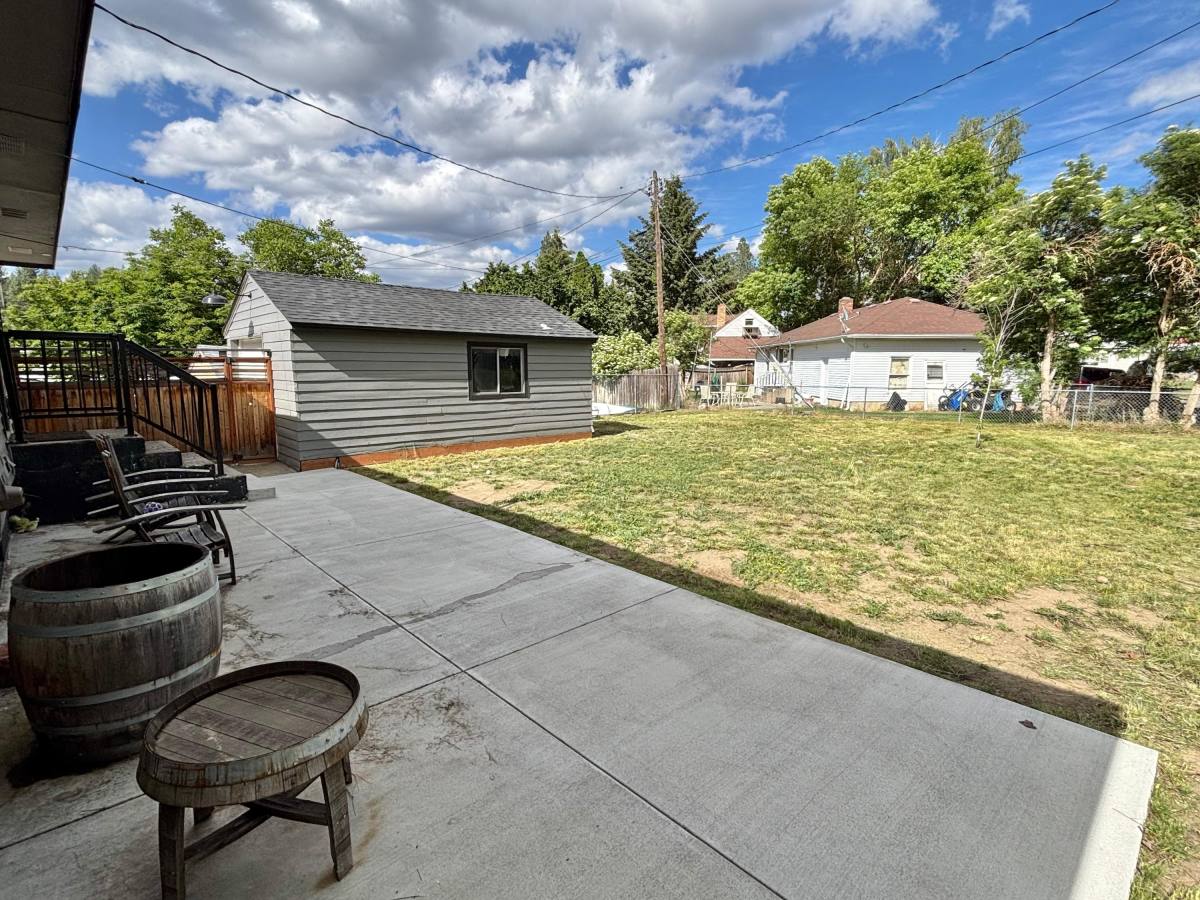 House for rent at 6020 N Elgin St, Spokane, WA 99205