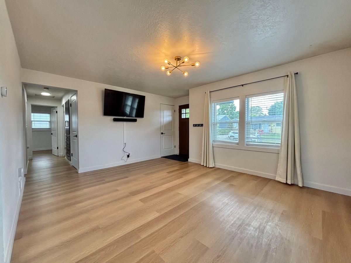 House for rent at 6020 N Elgin St, Spokane, WA 99205